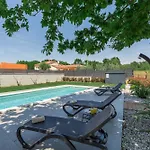 In - Istrien 50053 بيت للعطل Višnjan